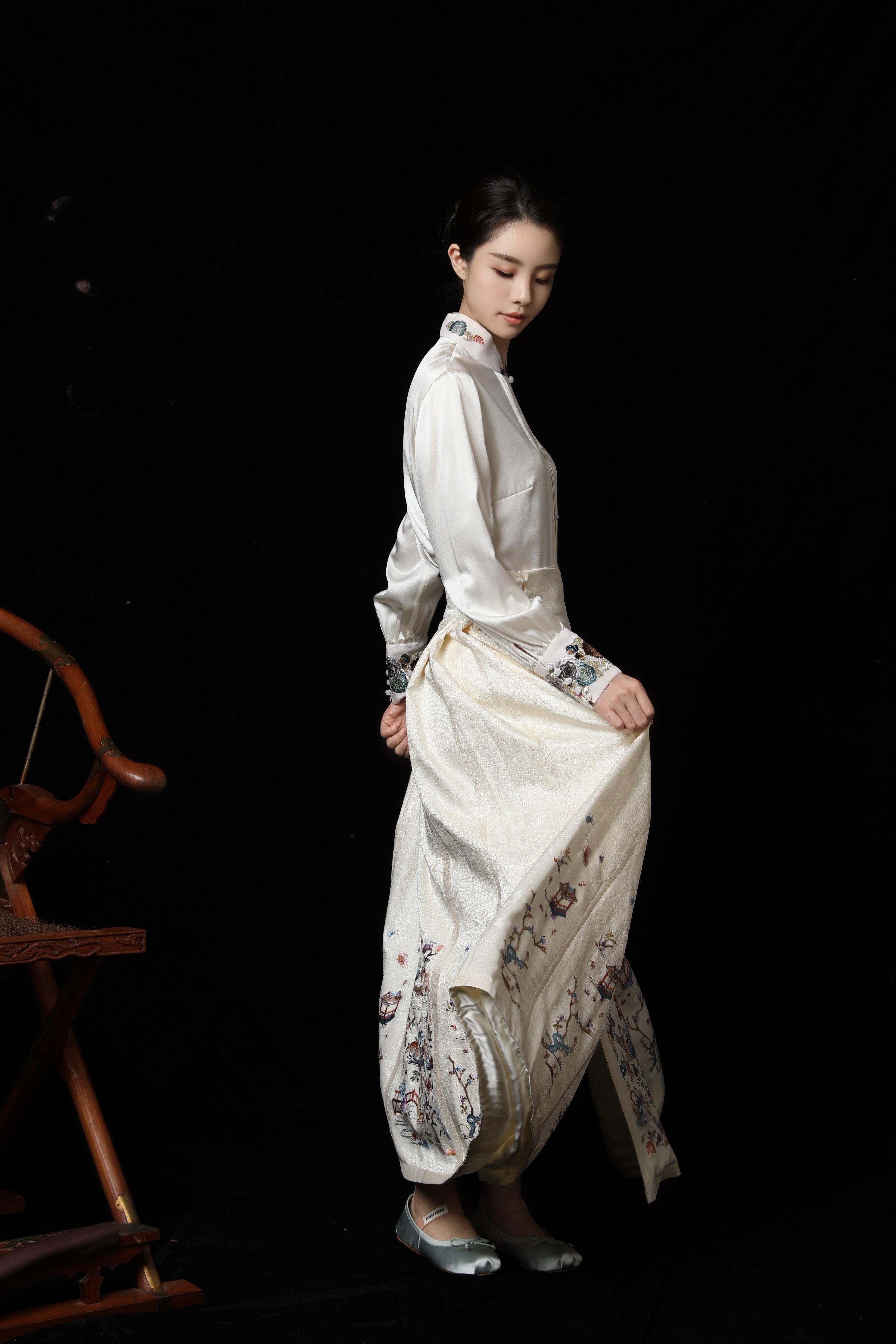 Zhaojun Goes Beyond the Great Wall《昭君出塞》 Horse Face Skirt